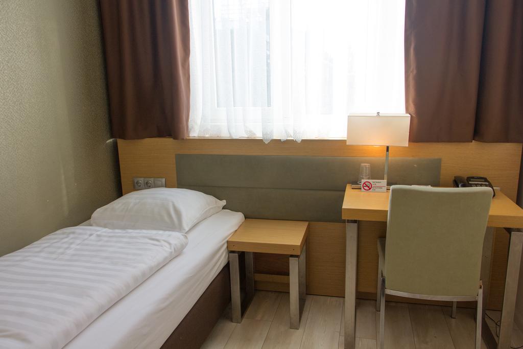 Hotel Port Rotterdam Room photo